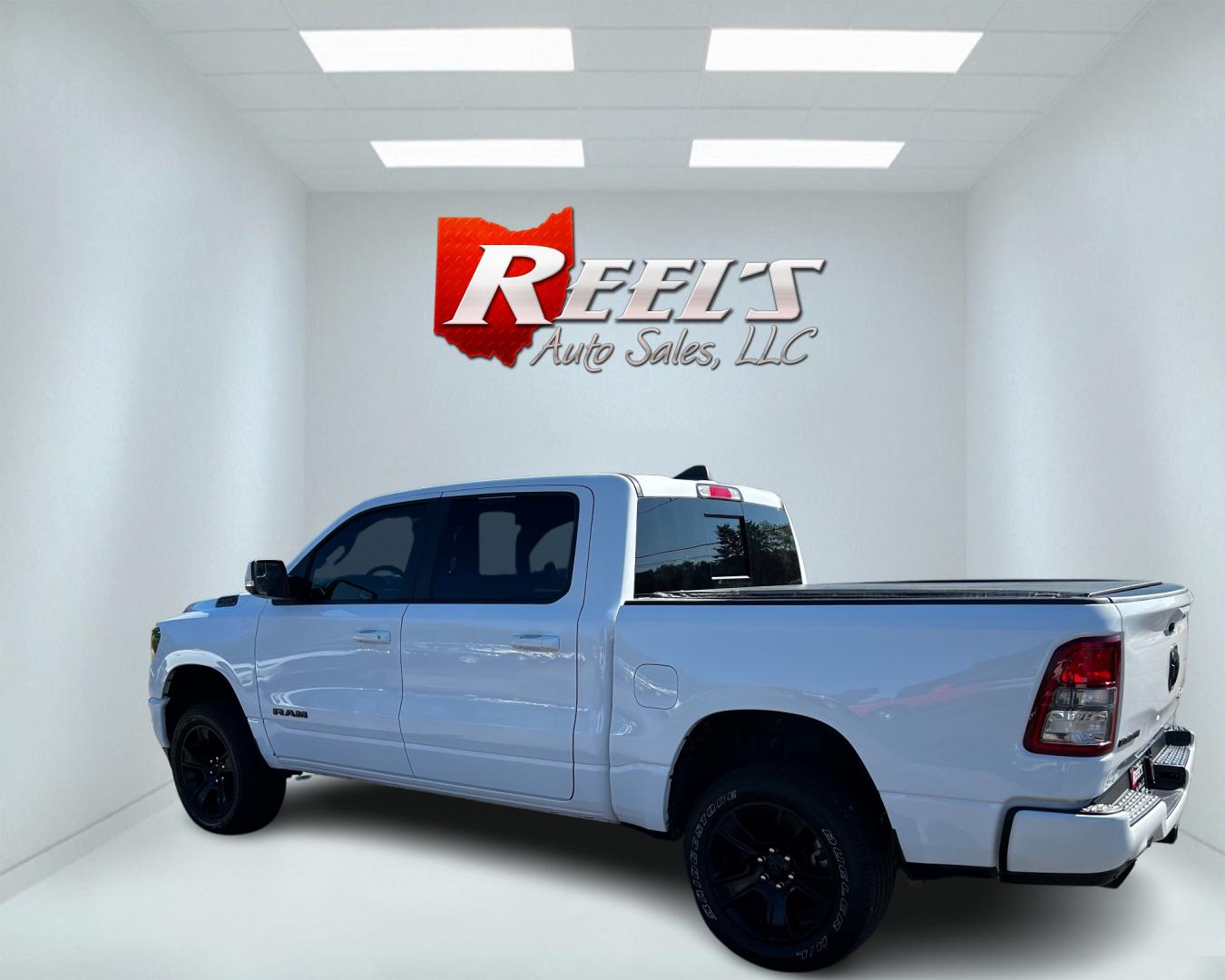 2020 White /Black RAM 1500 Big Horn Crew Cab SWB 4WD (1C6SRFFT9LN) with an 5.7L V8 OHV 16V engine, 8-Speed Automatic transmission, located at 11115 Chardon Rd. , Chardon, OH, 44024, (440) 214-9705, 41.580246, -81.241943 - This 2020 Ram 1500 Big Horn Crew Cab 4WD is powered by a 5.7L HEMI V8 engine with 395 horsepower and 410 lb-ft of torque, mated to an 8-speed automatic transmission and 3.21 gearing. It features a robust towing capacity of 8,190 pounds and a payload capacity of 1,742 pounds. This model includes fron - Photo#8